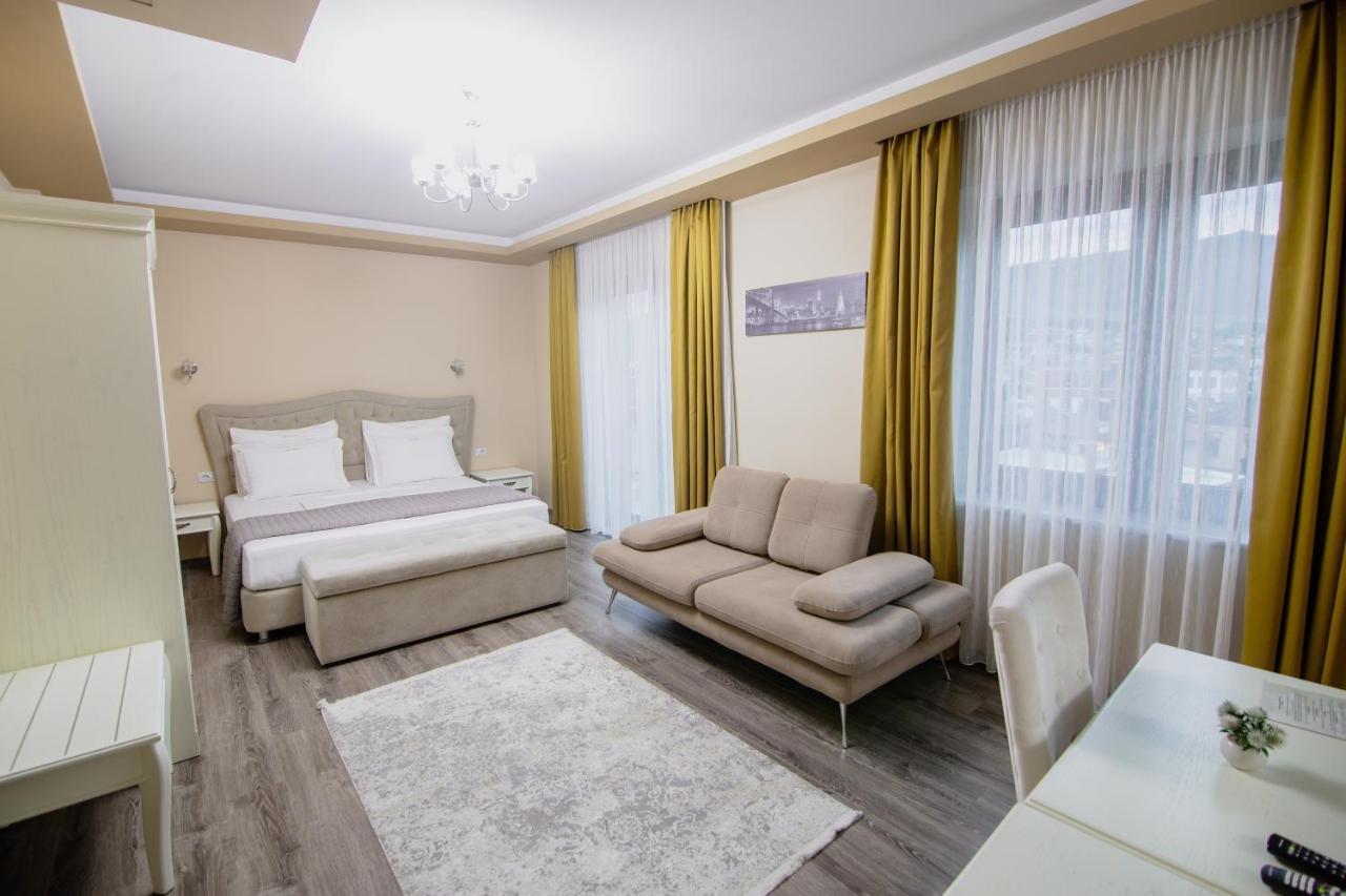 Christi'S Hotel Borova Korce Ngoại thất bức ảnh