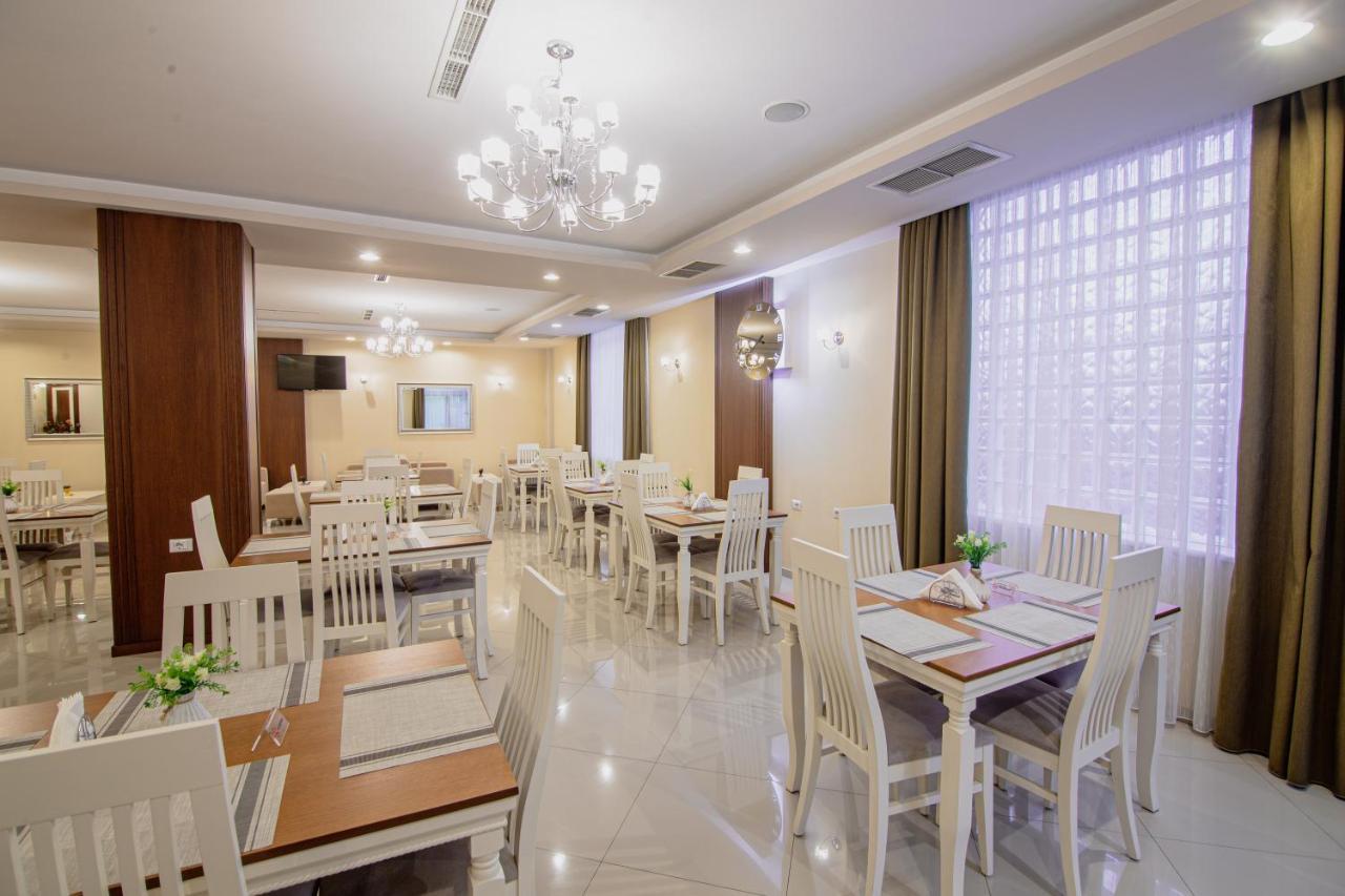 Christi'S Hotel Borova Korce Ngoại thất bức ảnh