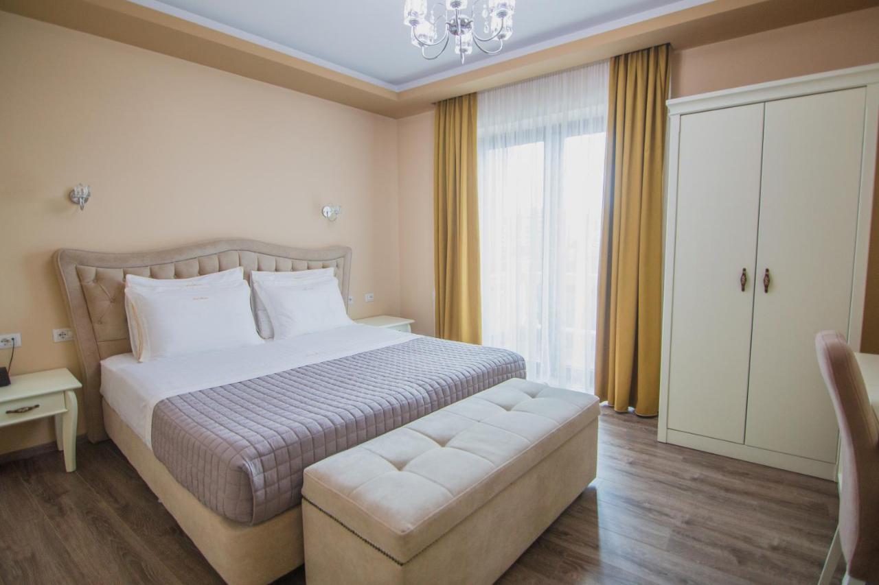 Christi'S Hotel Borova Korce Ngoại thất bức ảnh