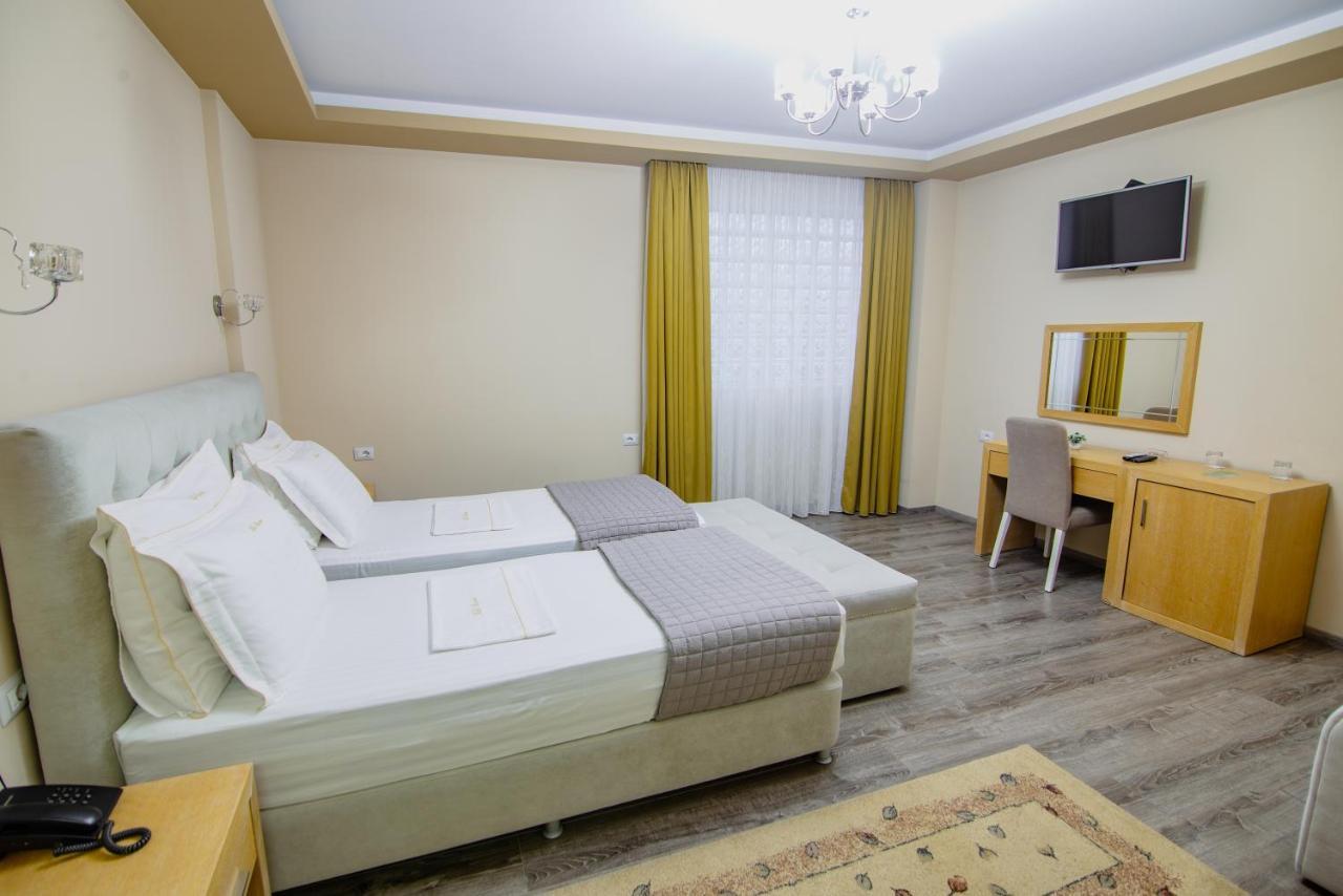 Christi'S Hotel Borova Korce Ngoại thất bức ảnh