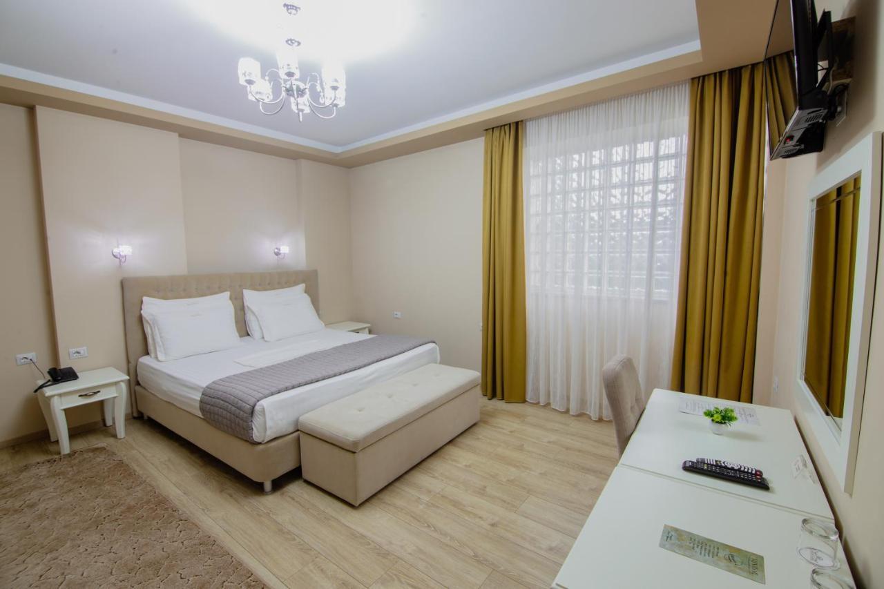 Christi'S Hotel Borova Korce Ngoại thất bức ảnh