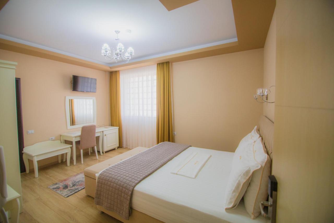 Christi'S Hotel Borova Korce Ngoại thất bức ảnh