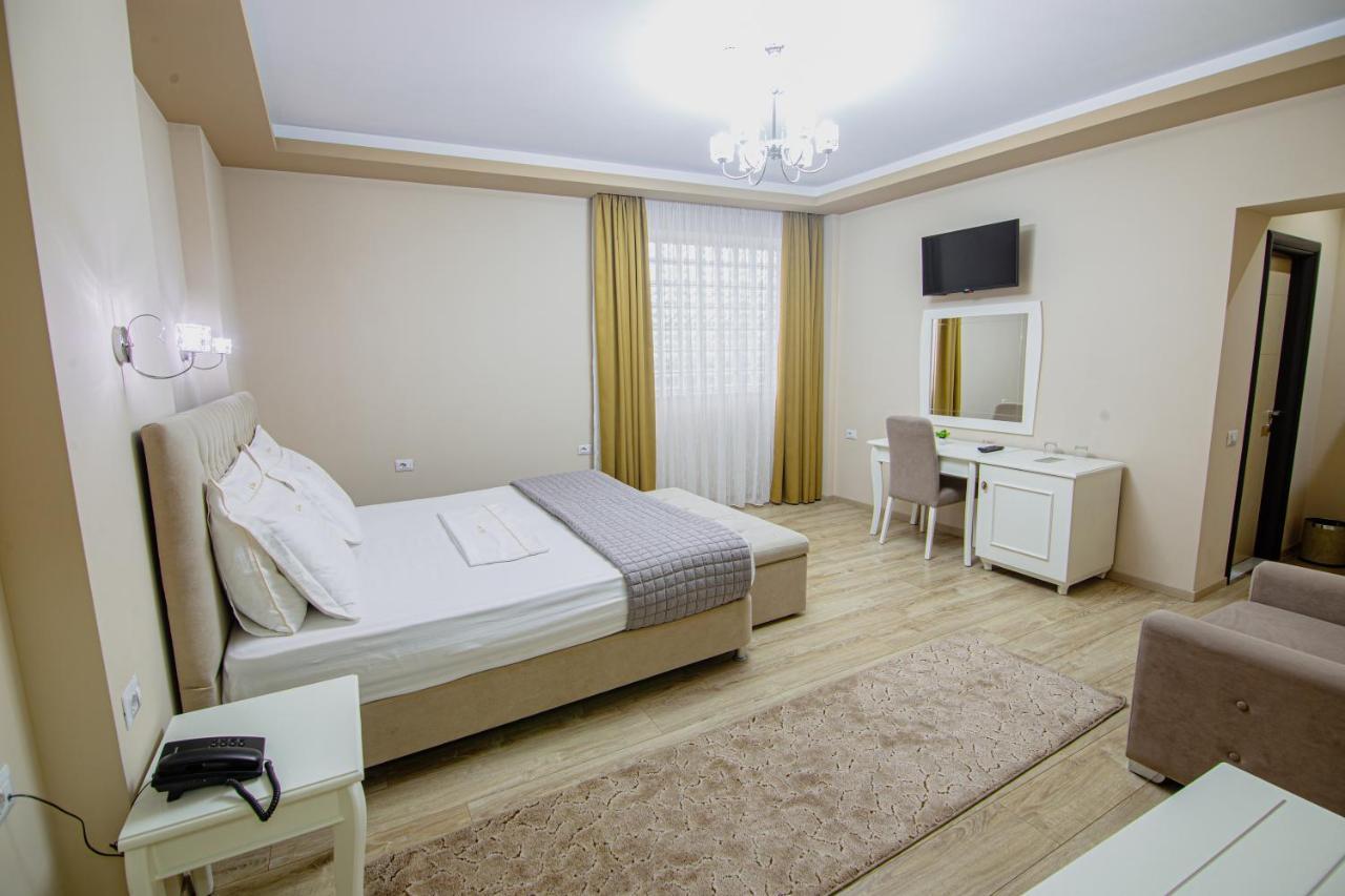 Christi'S Hotel Borova Korce Ngoại thất bức ảnh