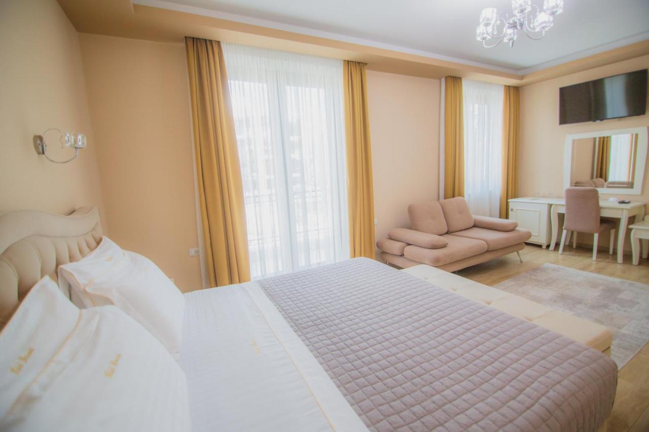 Christi'S Hotel Borova Korce Ngoại thất bức ảnh