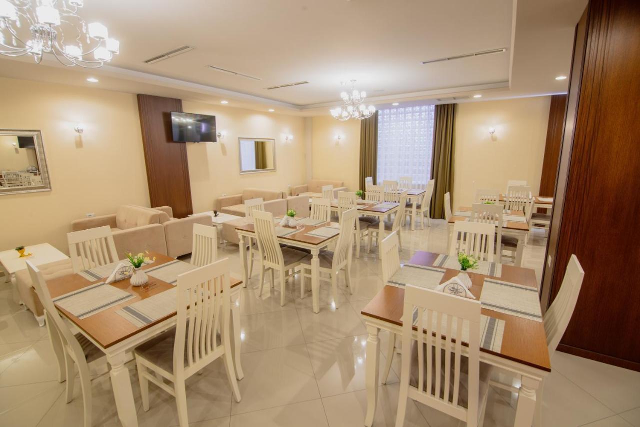 Christi'S Hotel Borova Korce Ngoại thất bức ảnh