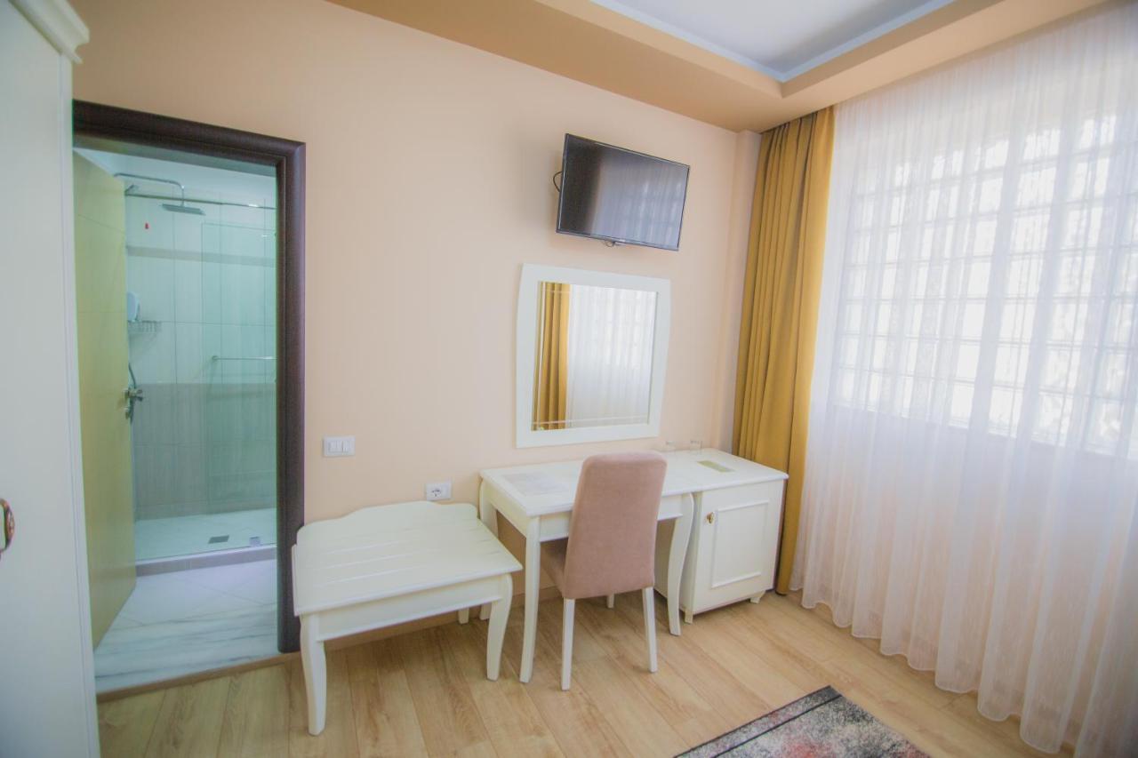 Christi'S Hotel Borova Korce Ngoại thất bức ảnh